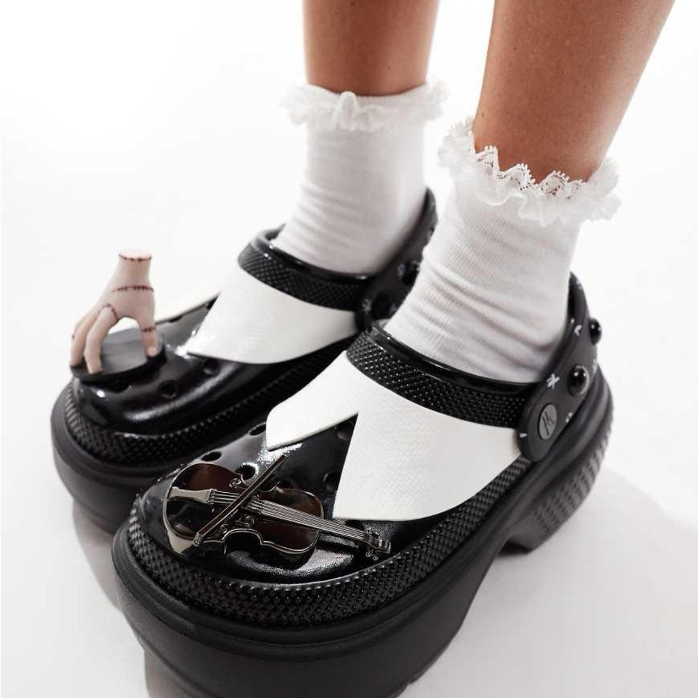 Crocs Women's Wednesday Addams Stomp Clog - 6